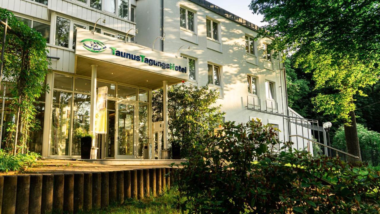 Taunustagungshotel Фридрихсдорф Экстерьер фото