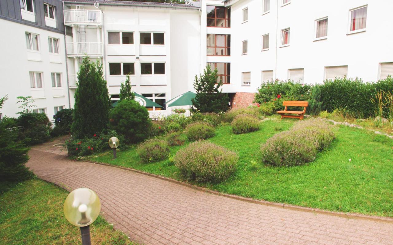 Taunustagungshotel Фридрихсдорф Экстерьер фото