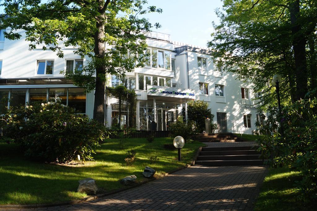Taunustagungshotel Фридрихсдорф Экстерьер фото