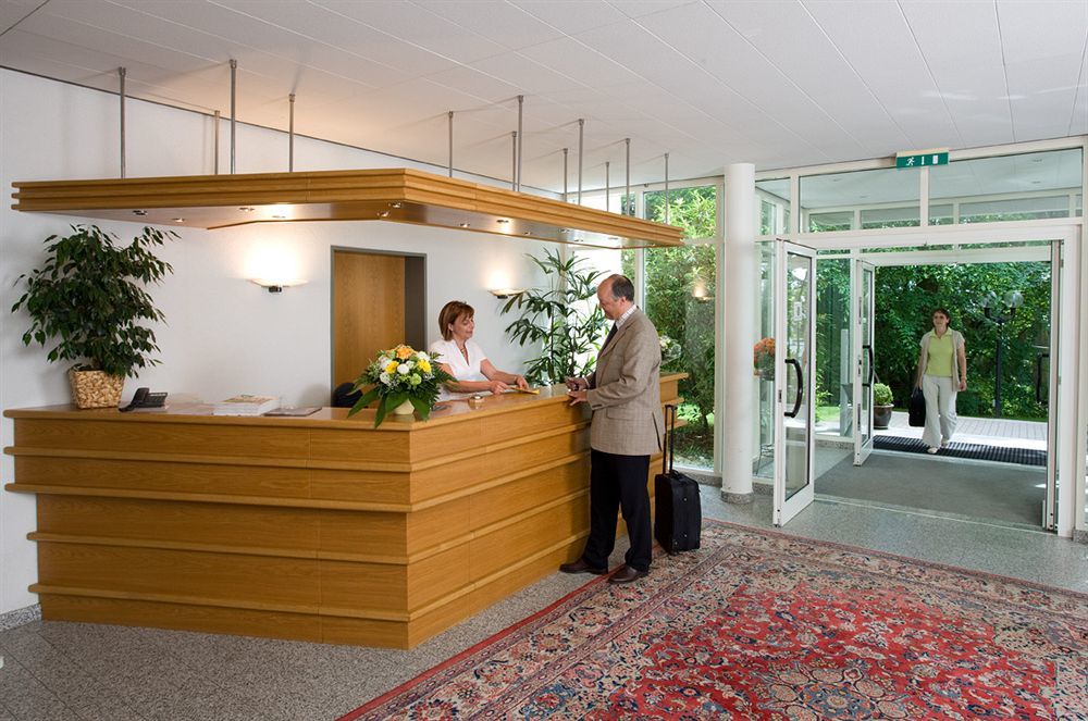 Taunustagungshotel Фридрихсдорф Экстерьер фото