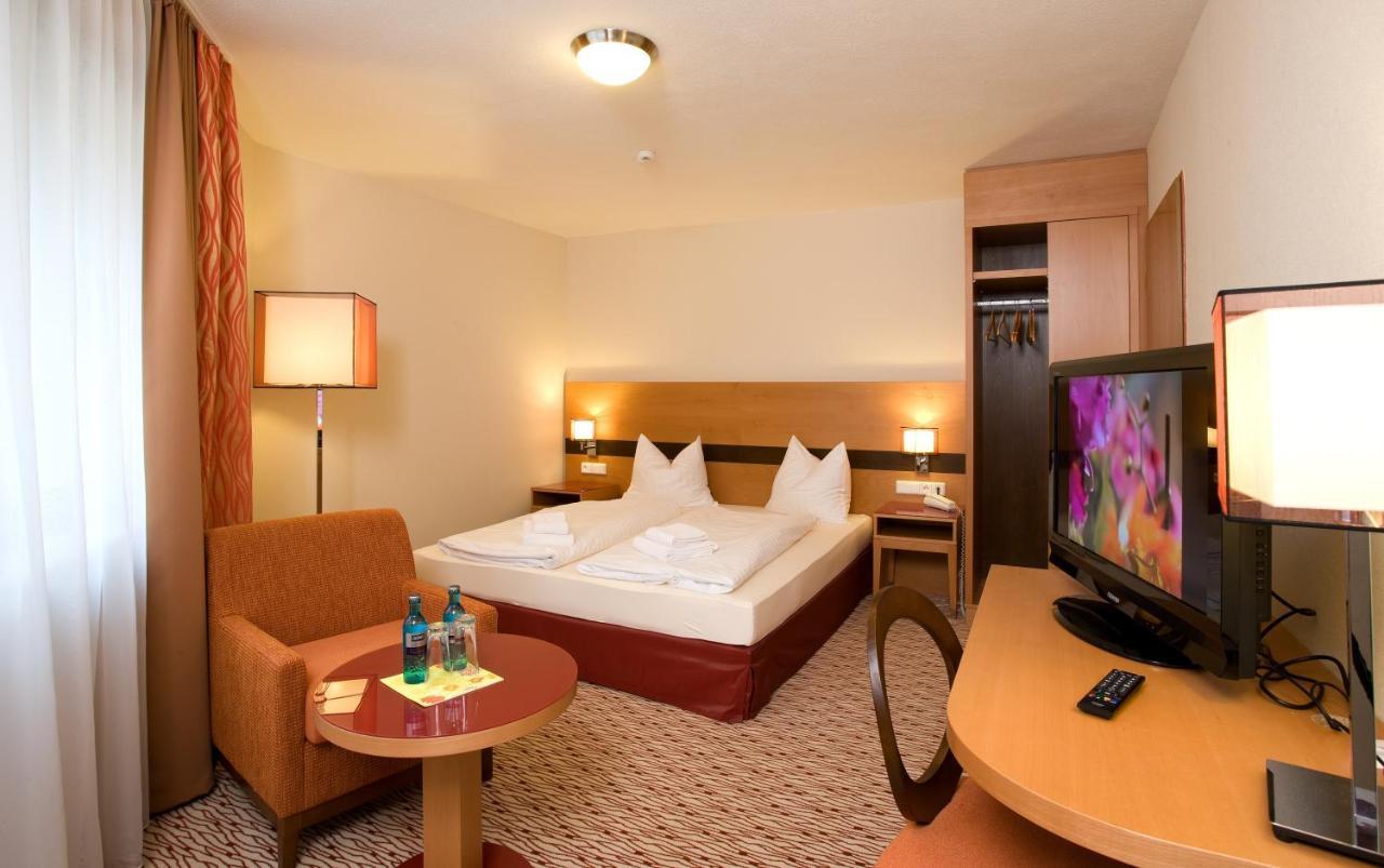 Taunustagungshotel Фридрихсдорф Экстерьер фото
