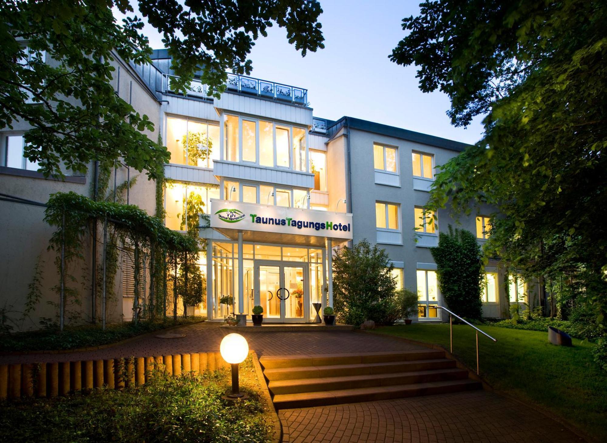Taunustagungshotel Фридрихсдорф Экстерьер фото