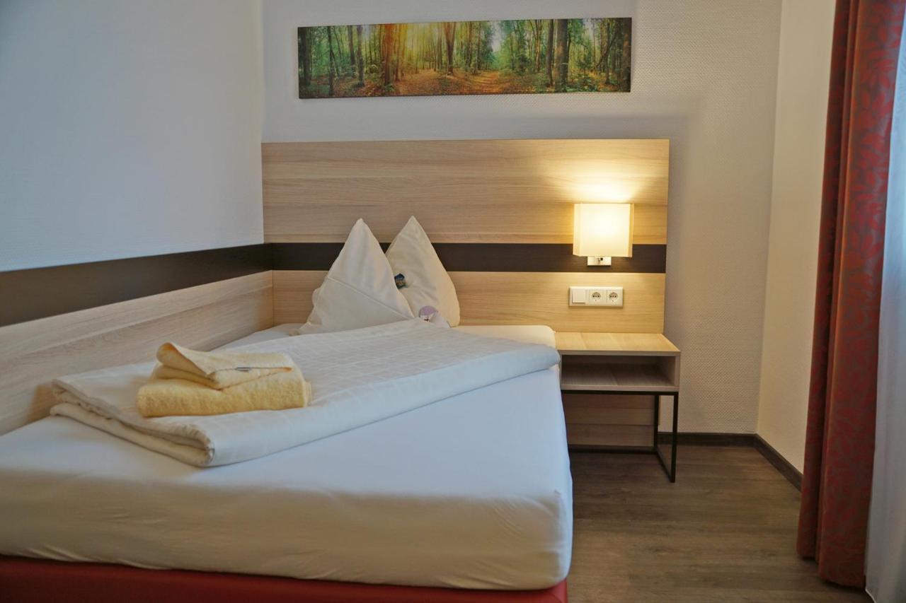 Taunustagungshotel Фридрихсдорф Экстерьер фото