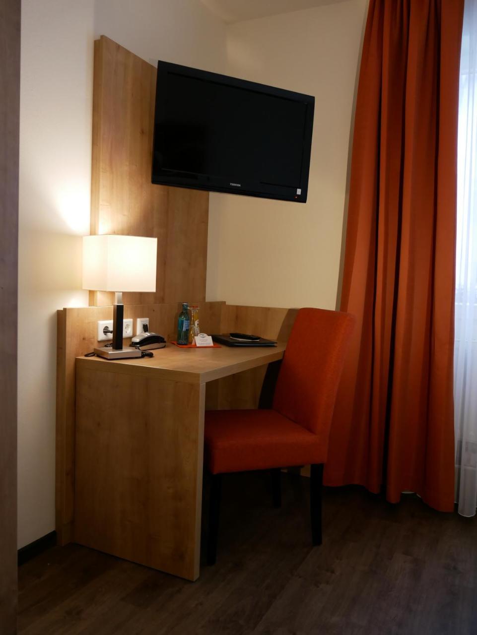 Taunustagungshotel Фридрихсдорф Экстерьер фото